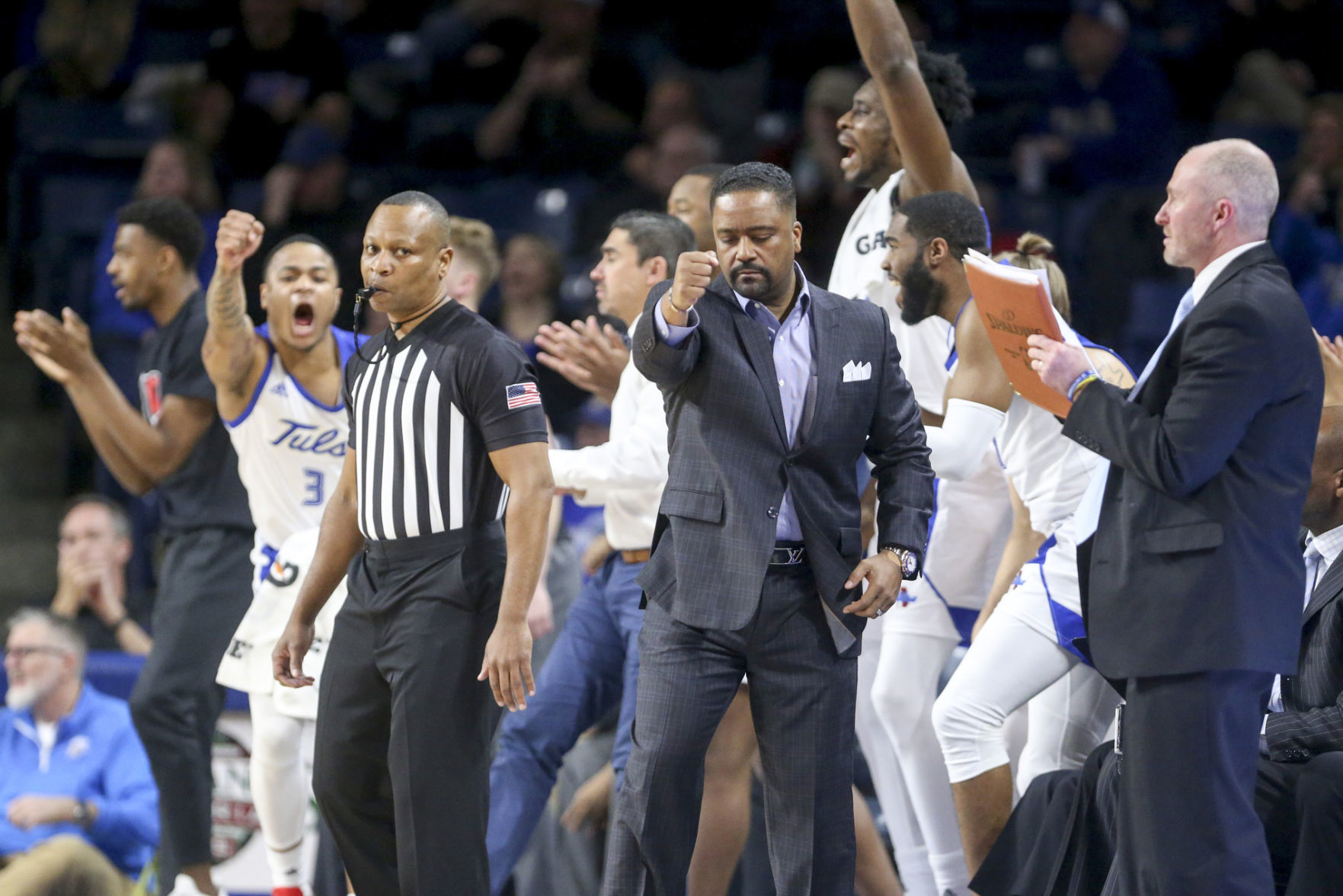 Tulsa Golden Hurricane vs Connecticut Huskies